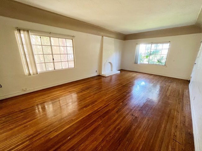 Building Photo - 227 S Gale Dr