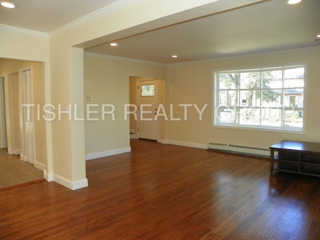 Building Photo - 367 Brightwood Ave