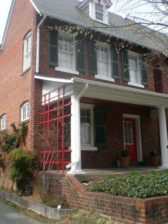 Foto del edificio - Sunny 3 BR / 2 BA Beautiful Home in Museum...