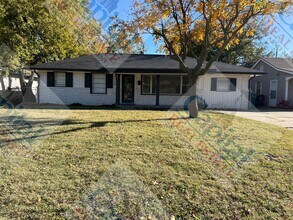 Building Photo - 3008 Somerset Pl