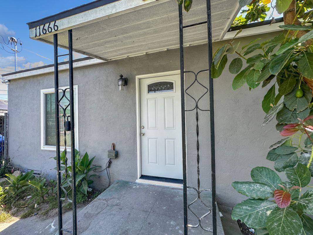 Foto principal - 11666 Killian St