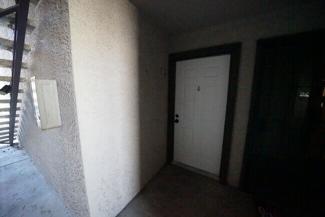 Foto del edificio - SHOWINGS AVAILABLE NOW