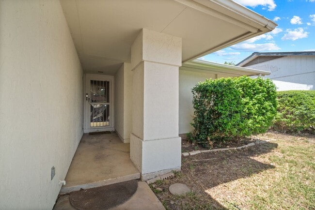 Building Photo - 125 Andorra Dr