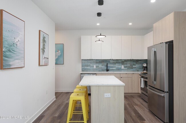 Building Photo - 6 West End Ct