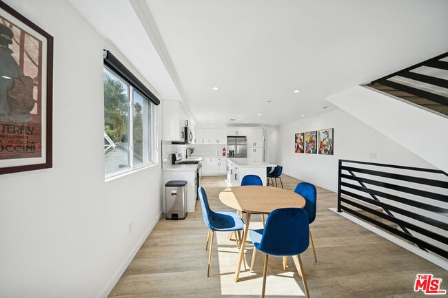 Foto del edificio - 835 N Harvard Blvd