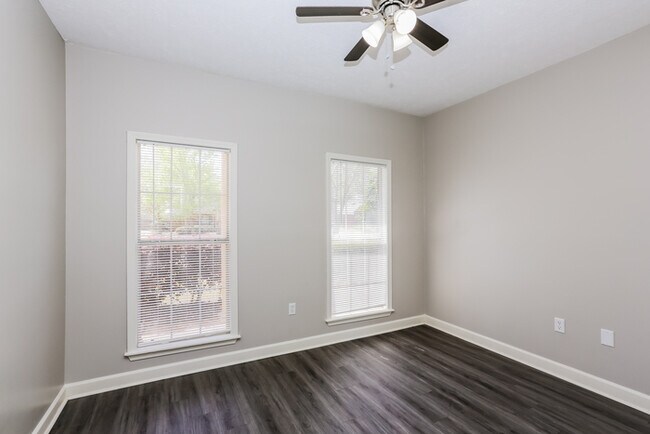 Building Photo - 139 Post Oak Dr