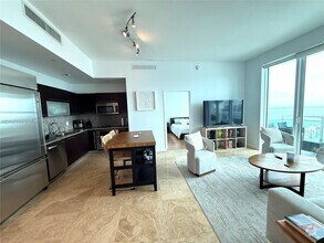 Building Photo - 950 Brickell Bay Dr
