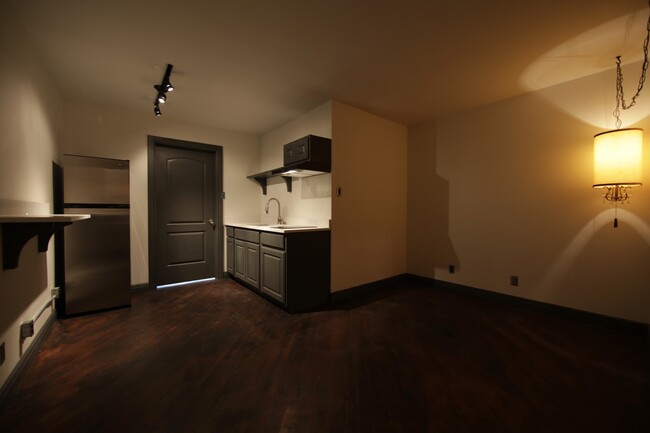 Building Photo - 201 S Chaparral St