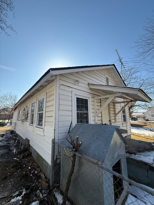 Building Photo - 708 S D St