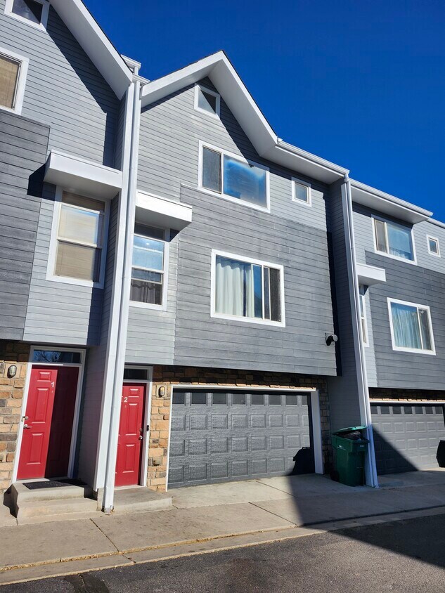 Foto principal - 8751 Pearl St