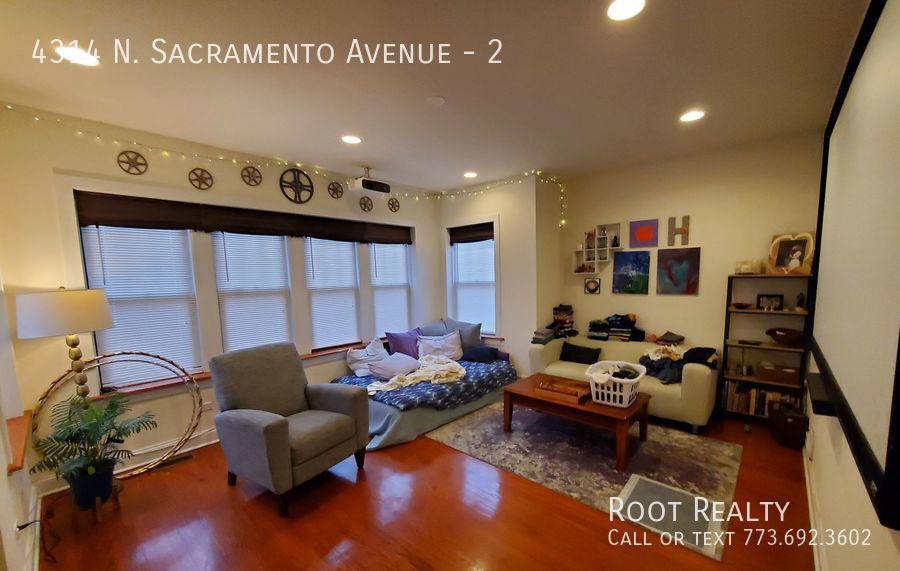 Primary Photo - Horner Park – Updated Top Floor 2-Bedroom ...
