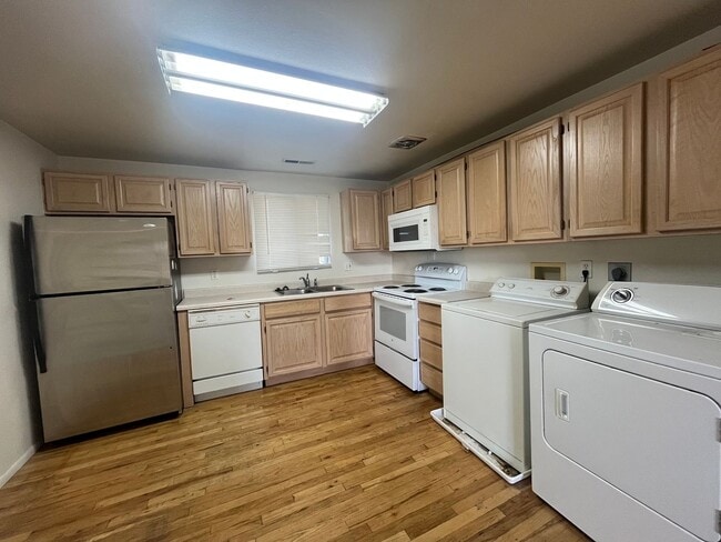 Building Photo - Lovely 2 Bedroom Apartment in Provo