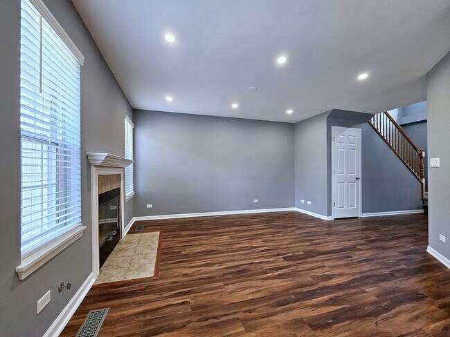 Foto del edificio - 464 Lancaster Dr