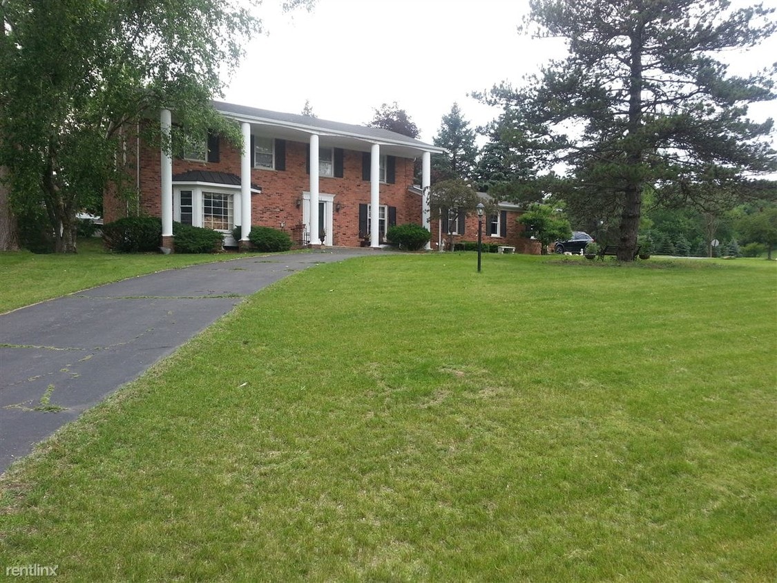 Primary Photo - 730 Birch Tree Ln
