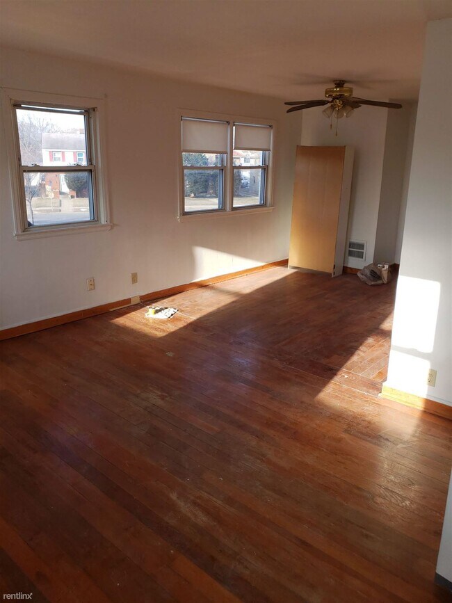 Building Photo - 4244 W Roosevelt Dr