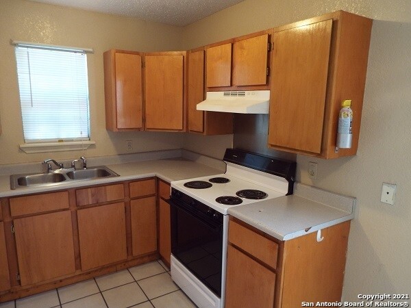 Building Photo - 927 W Formosa Blvd