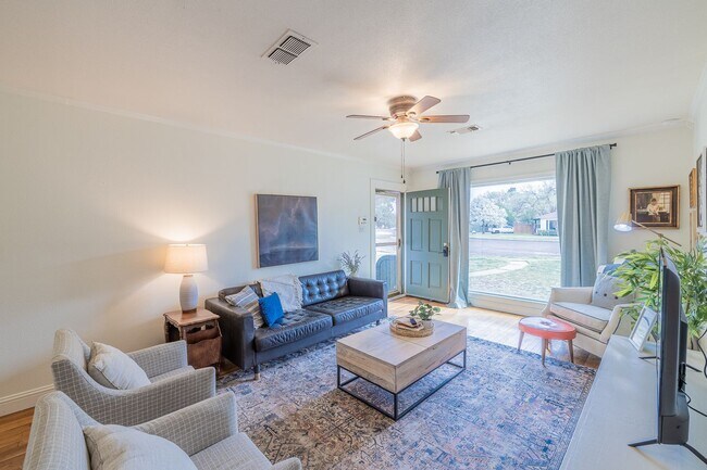 Building Photo - Nestled In Tech Terrace- Fully Furnished R...