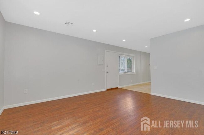 Foto del edificio - 67 Woodland Ave