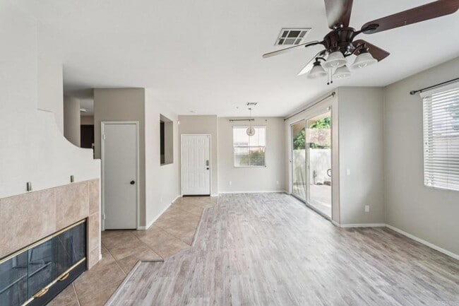 Building Photo - 3 Bedroom 2.5 Bathroom townhouse