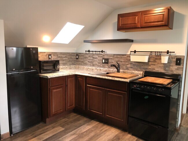 Spacious Kitchen with Skylight - 995 S Main St