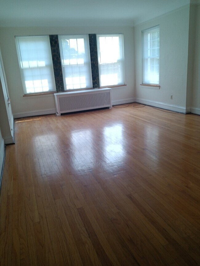 Foto del edificio - 1654 E 86th Pl