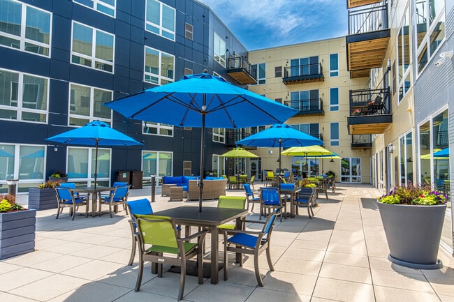 Building Photo - Solaris On Main, LLC