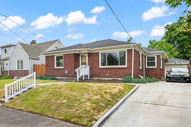 Building Photo - Clean, Spacious, and Rent Ready 2 bedroom ...