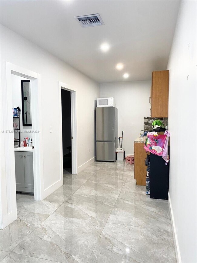Foto del edificio - 1740 NW 105th Ave