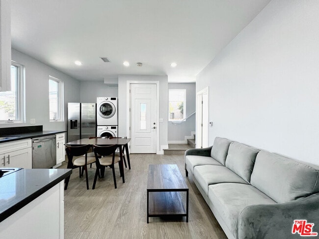 Foto del edificio - 2641 S Budlong Ave