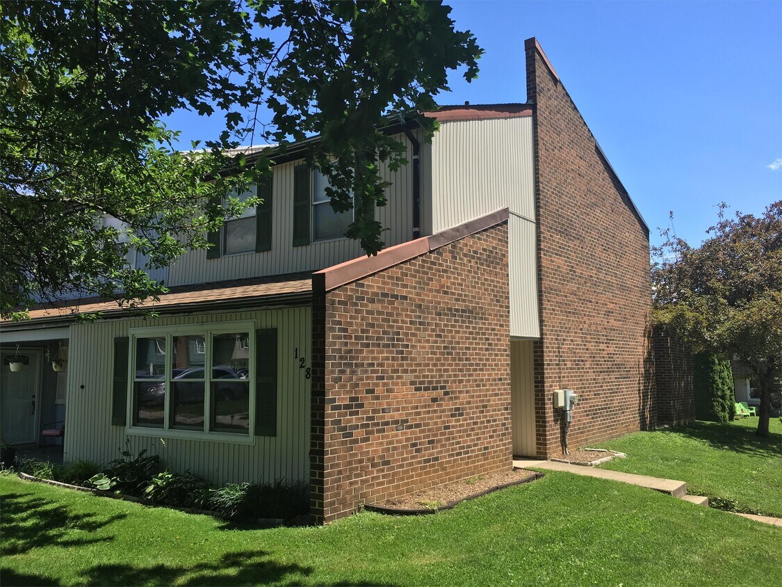 Primary Photo - 128 Ascot Ct