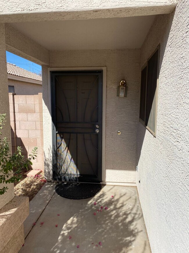Building Photo - 3440 W Via Del Sol Dr