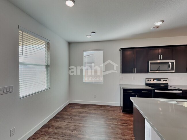 Foto del edificio - 9140 Taft Point Ct