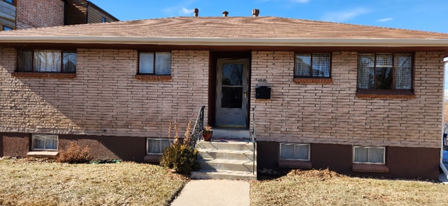 Building Photo - 5519 S Curtice St