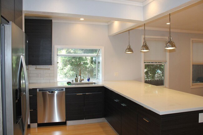 Foto del edificio - 1659 48th St