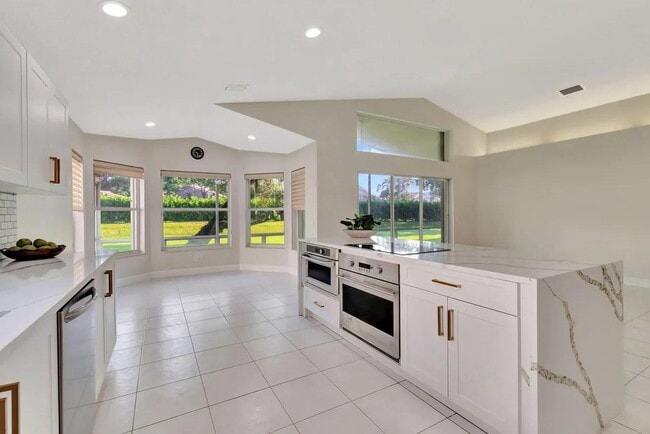 Building Photo - 7893 Stanza St