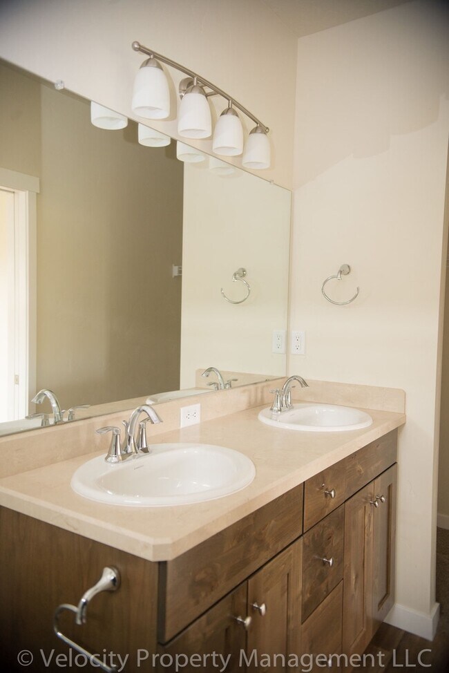 Building Photo - Gorgeous Single Level Home in Culver! $500...