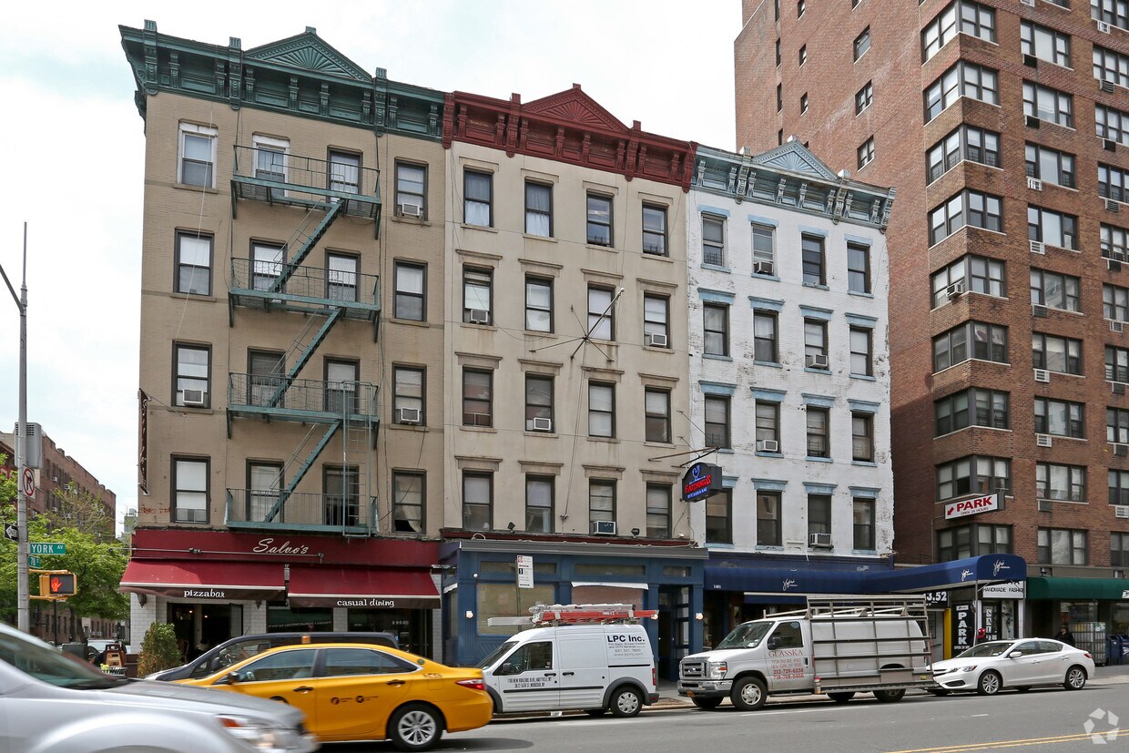 Primary Photo - 1479 York Ave