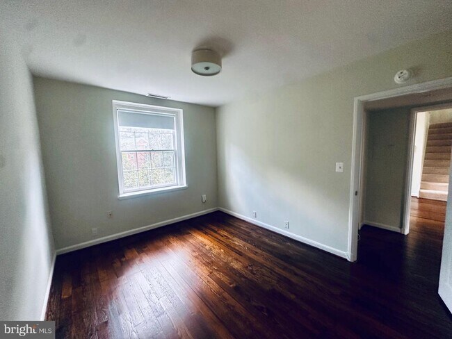 Foto del edificio - 3831 Newark St NW