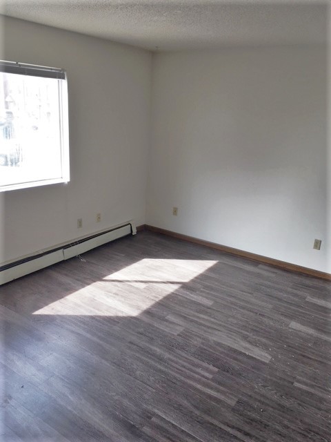 Building Photo - 429 S Van Buren St
