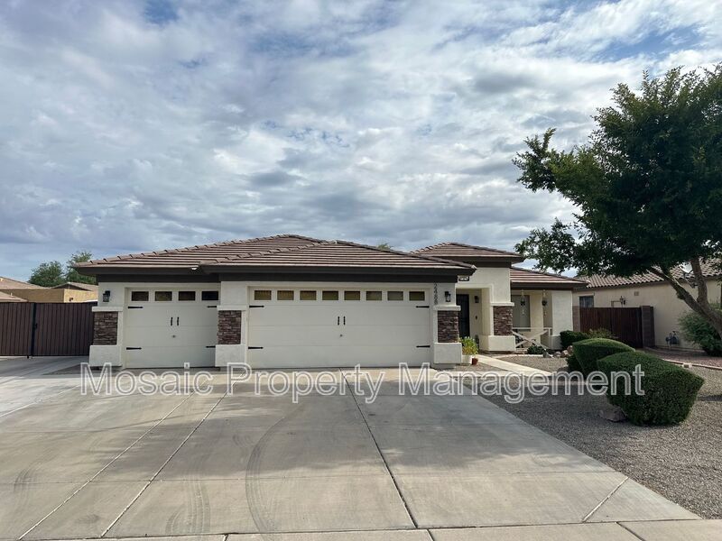 Foto principal - 2488 E Erie Ct