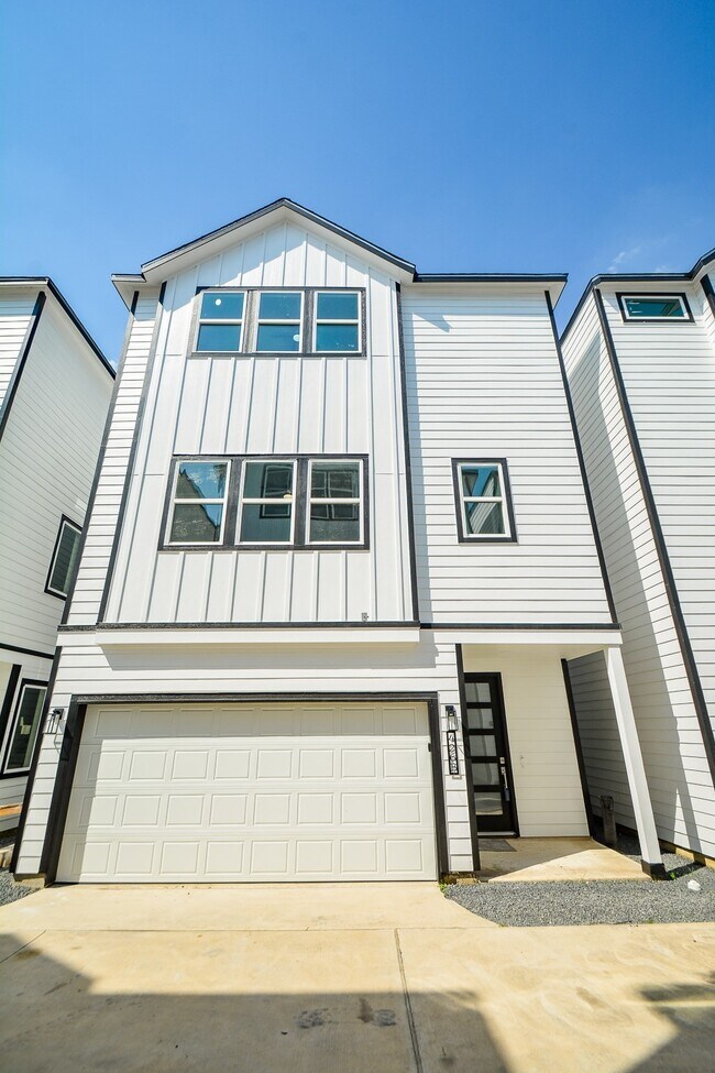 Building Photo - 426 Sikes St