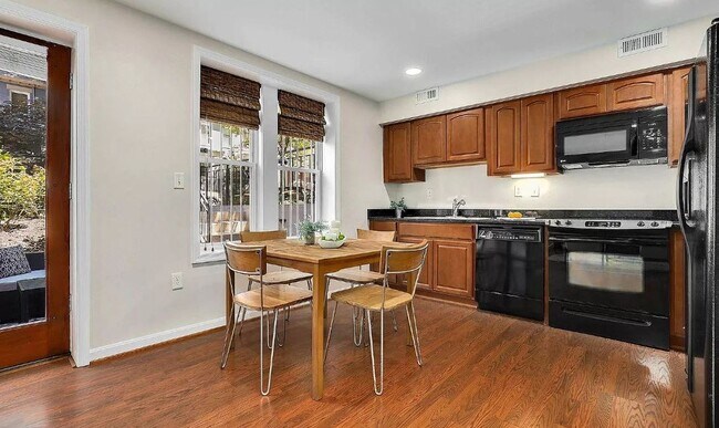 Foto del edificio - 610 Irving St NW
