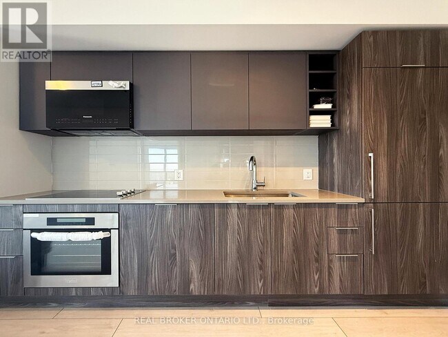 Building Photo - 2033 Kennedy Rd