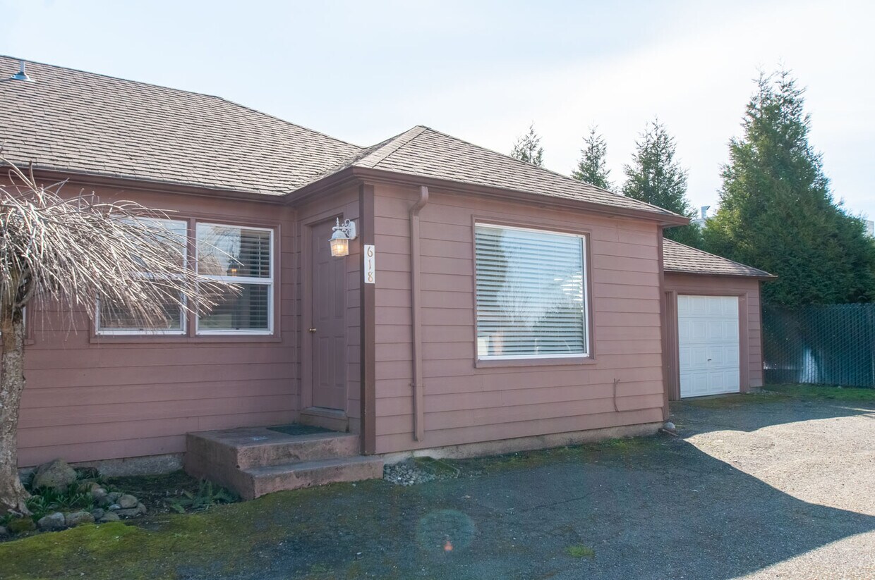 Foto principal - 616-618 Martin Way Cottages