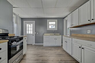 Building Photo - 260 S Hancock St