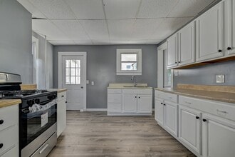 Building Photo - 260 S Hancock St