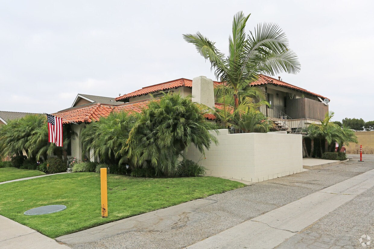 Primary Photo - 7291 La Mancha Cir