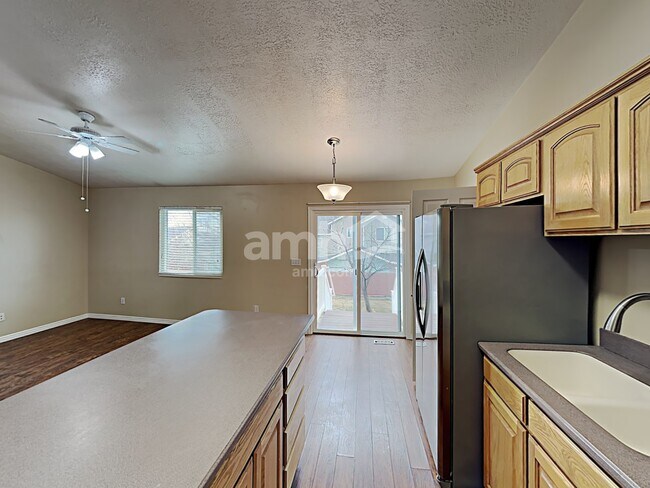 Foto del edificio - 120 S 1660 W