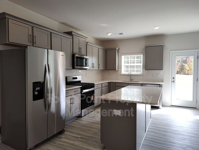 Foto del edificio - 1404 Secrest Cmns Dr