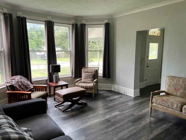 Foto del edificio - 8329 Curzon Ave